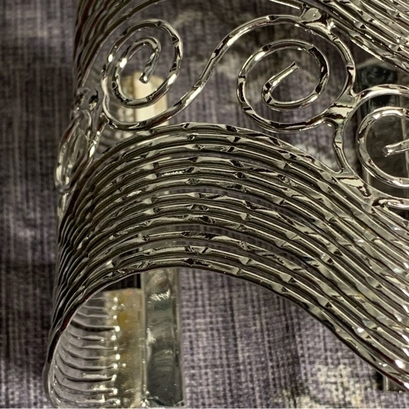 Brand New Metal Waved Cuff Bracelet - Picture 4 of 10
